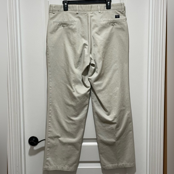 Dockers Mens 36x32 (31) Flat Front Stretch Waist Individual Fit Khaki Tan Chinos - Picture 5 of 11